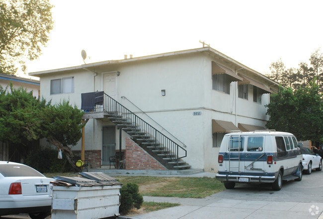 Primary Photo - 980 College Dr