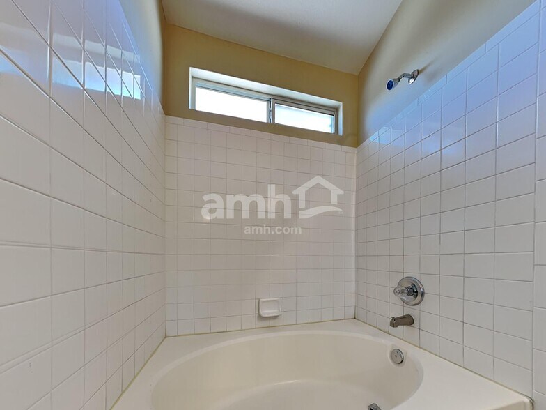 Building Photo - 3333 W Via Campana De Cobre