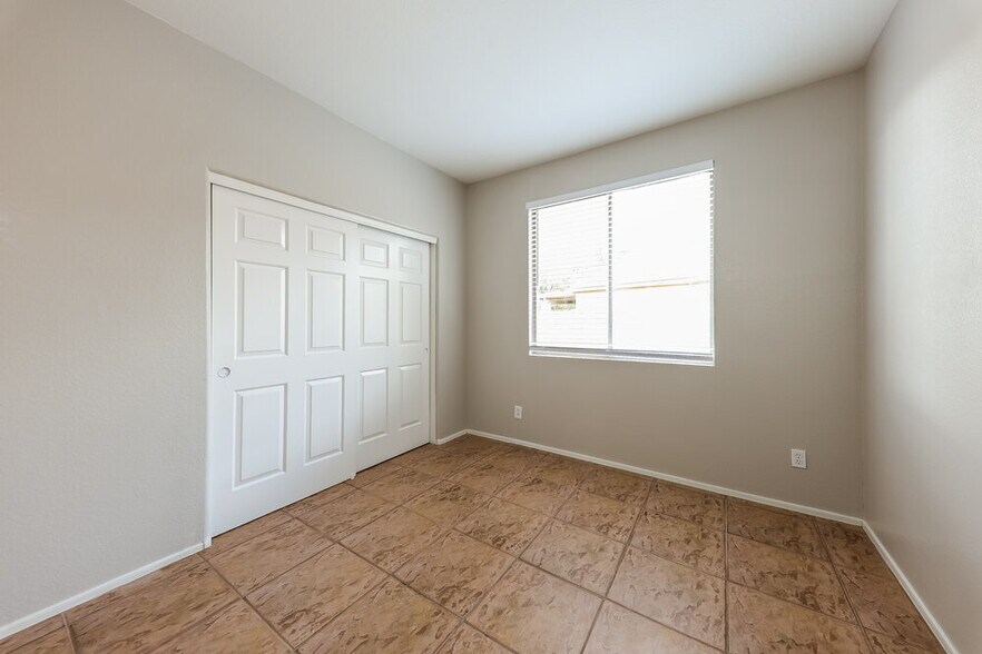 Building Photo - 6651 W Townley Ave