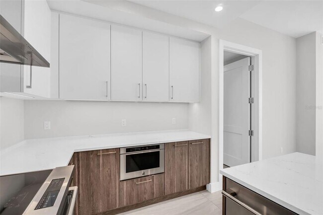 Building Photo - 275 1st Ave S