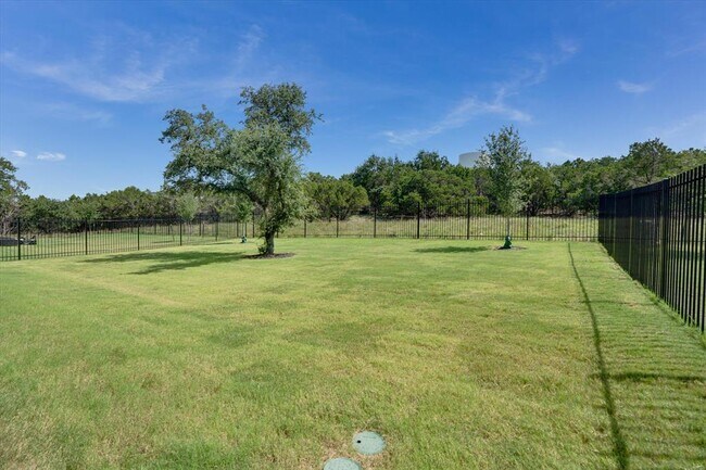 Building Photo - 916 Pear Tree Ln