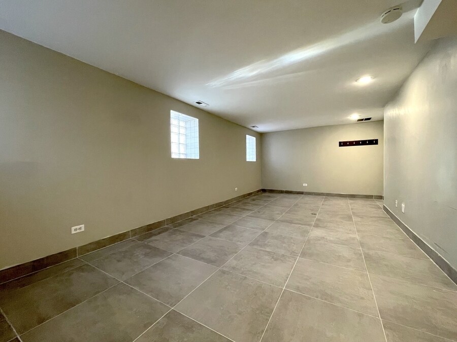 Building Photo - 4324 N Hoyne Ave