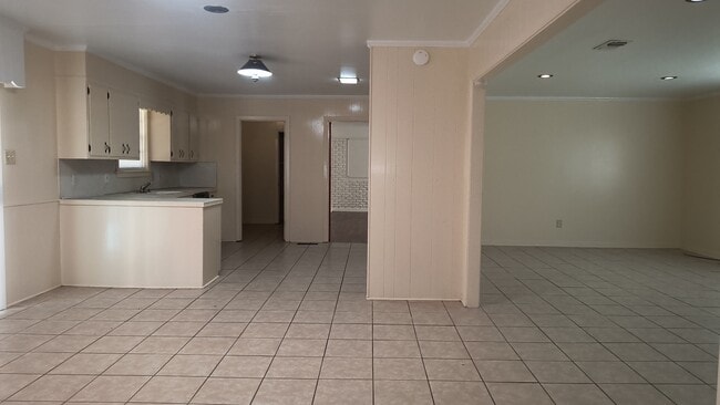 Building Photo - 2209 W 41st Ave