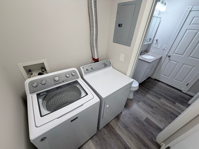 Building Photo - 45 S Monroe St