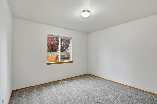 Building Photo - 15119 182nd Ave SE