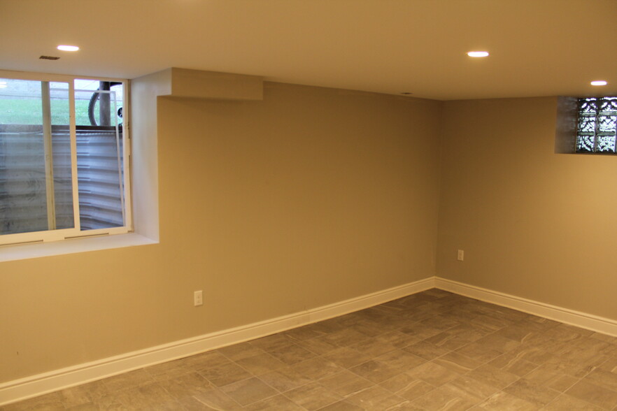 Bedroom - 5825 Bartlett St