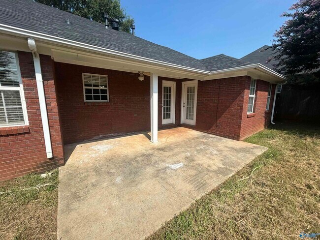 Building Photo - 111 Sunnyfield Dr