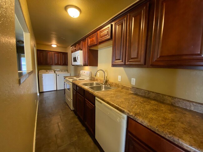 Building Photo - Wonderful Two Bedroom in Elkins AR!