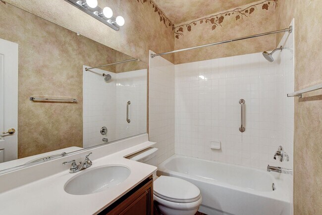 Building Photo - Stunning Summerlin Pool Home!