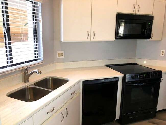 Building Photo - 4801 Casablanca Cir