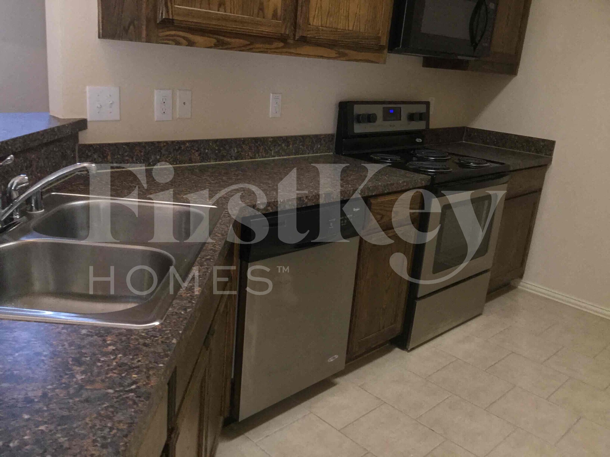 Building Photo - 611 Hilton Dr