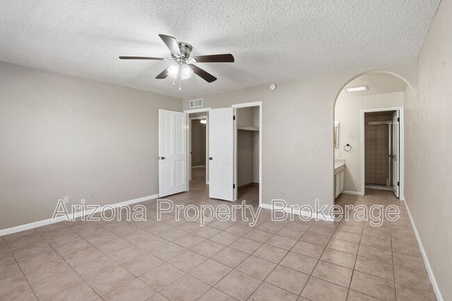 Building Photo - 2192 E Balboa Dr