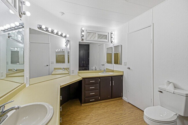 Building Photo - Spacious 2 Bed, 2 Bath Retreat in Charming Boulder City!