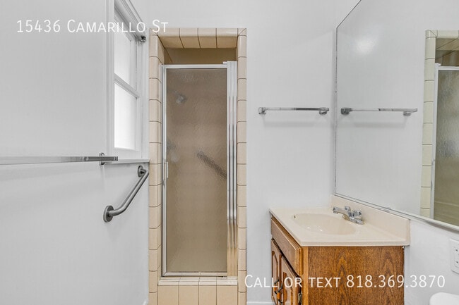Building Photo - 15436 Camarillo St
