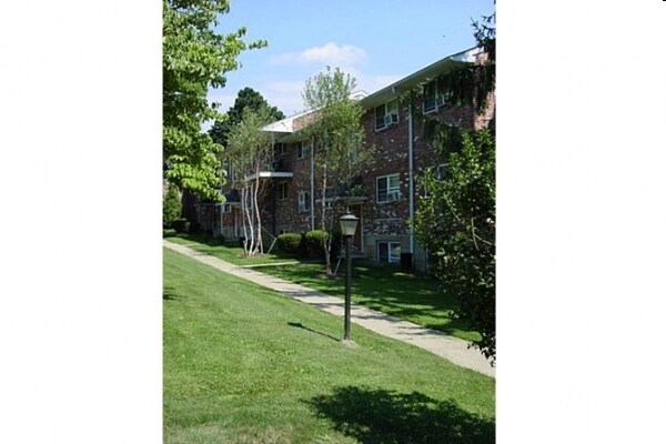 Building Photo - Paoli Place South Valley Townhomes