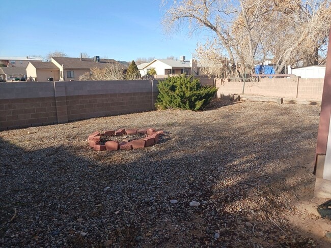 Building Photo - AFFORDABLE & CUTE!