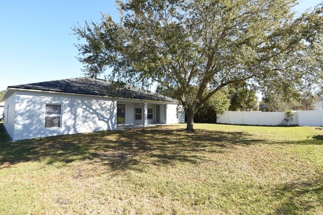 Building Photo - 4 bed, 2 bath located in Matanzas Woods su...