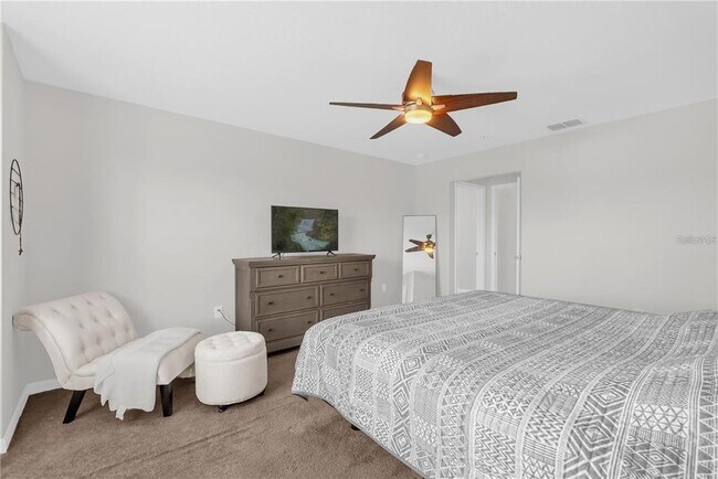 Building Photo - 2480 Seven Oaks Dr