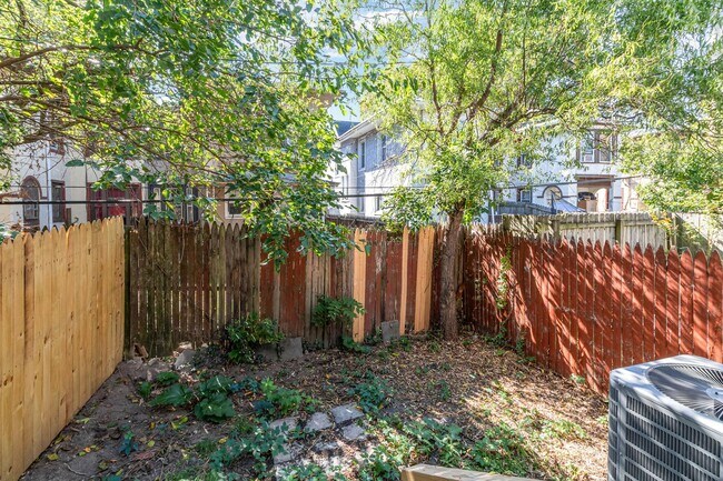 Building Photo - 2136 Susquehanna St