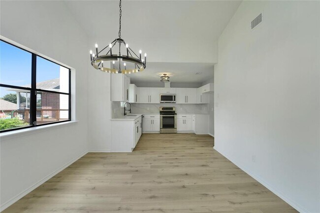 Building Photo - 964 Lake View Dr