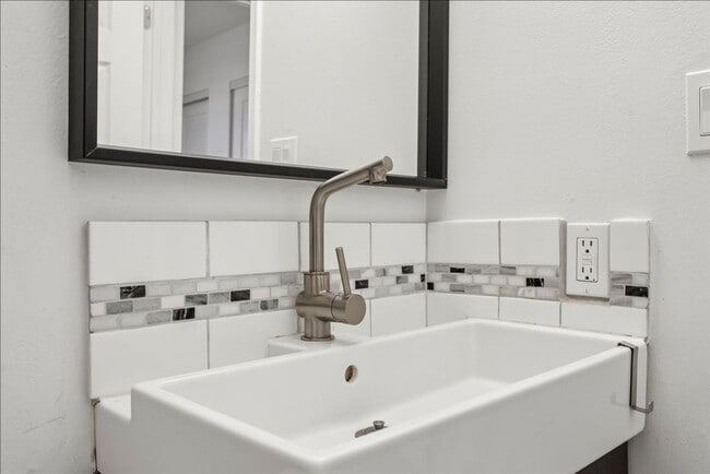 Building Photo - 1833 Fremont Ct