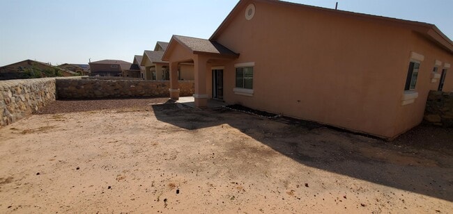 Building Photo - 14345 Apache Point Dr