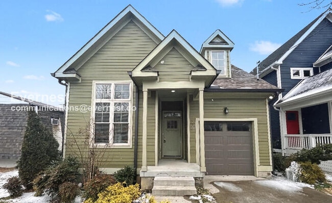 Building Photo - 4 Bed/2.5 Bath Home with Garage / Pet-Friendly / Available Now!