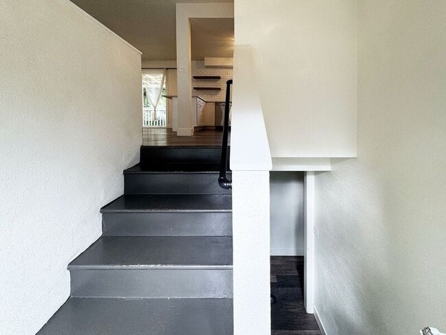 Building Photo - 725 Mimosa Ave