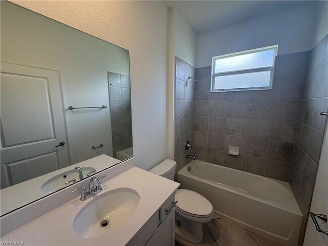 Building Photo - 2224 Dragonfruit Wy