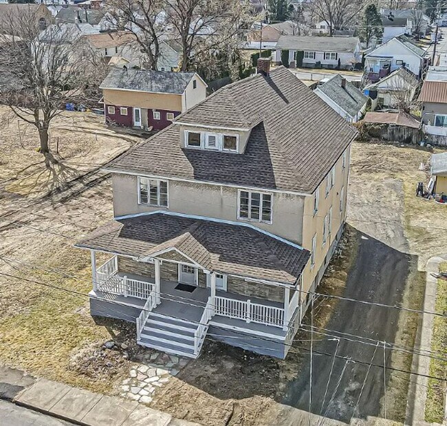 Building Photo - 516 Hickory St