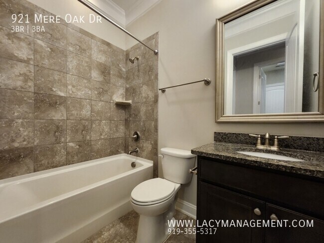 Building Photo - 921 Mere Oak Dr