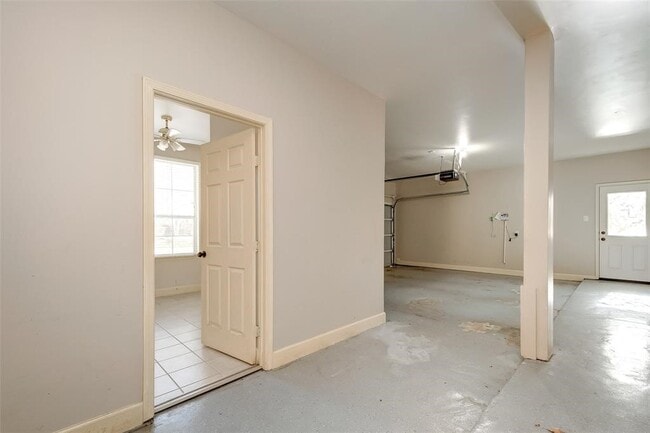 Building Photo - 34 N Longsford Cir