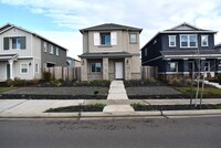 Building Photo - Beautiful almost new 3 bedroom 2/5 bath in...