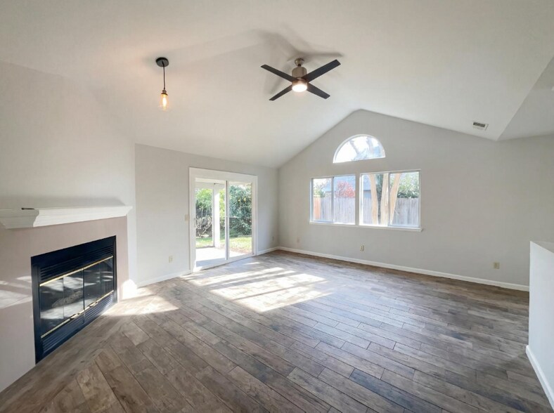 Building Photo - 4744 Ponderay Ln