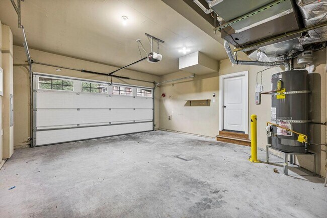 Building Photo - Elegant University Place Home with A/C, Tandem Garage, Office & Balcony Bedroom Near JBLM!