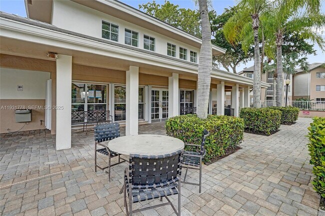 Building Photo - 9901 Westview Dr