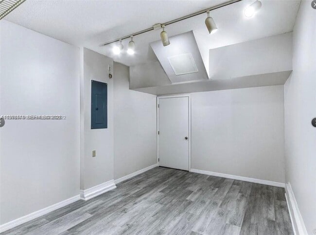 Building Photo - 1213 SW 46th Way