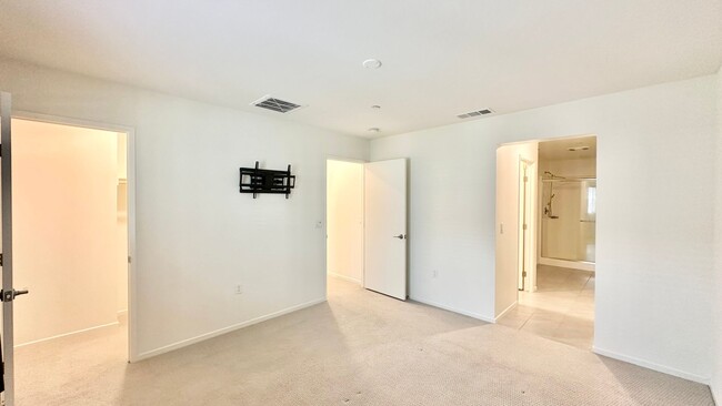 Building Photo - Beautiful, Newer Construction Home in Desi...