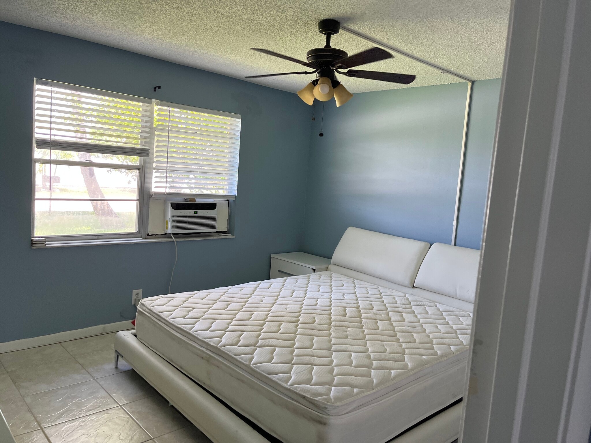 Large bedroom and closet - 1891 Prairie Rd