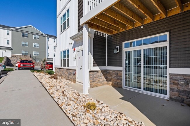 Building Photo - 1005 Admiral Ln