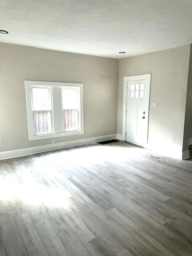 Building Photo - Completely Updated 3 Bedroom Home!