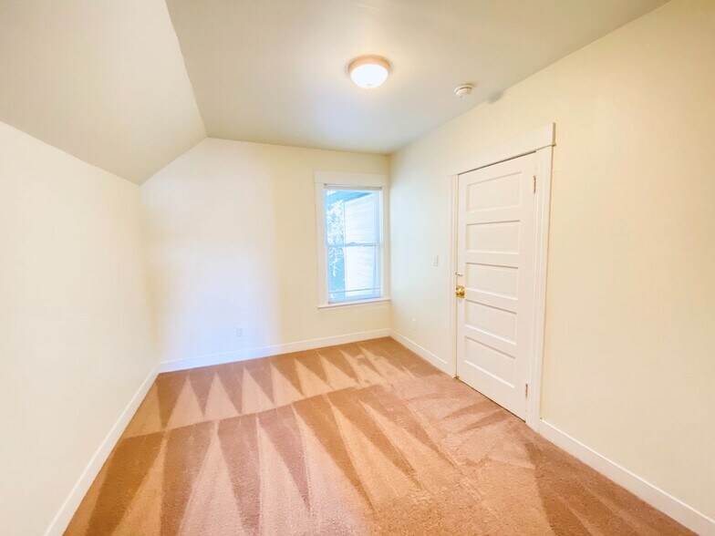 Building Photo - 2058 14th Ave W