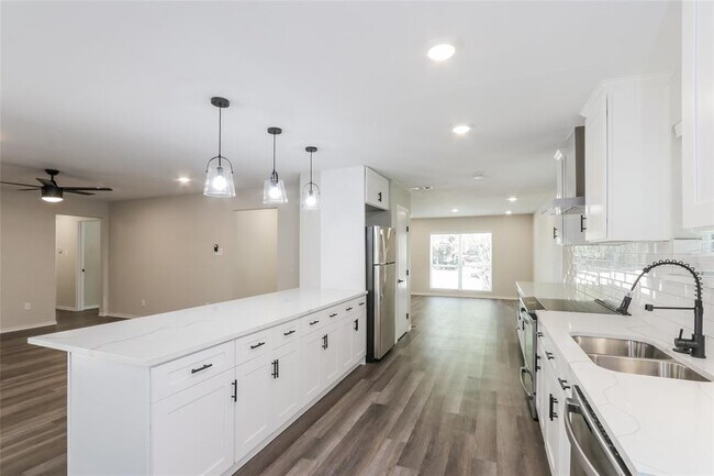 Building Photo - 3434 Silverwood Ln