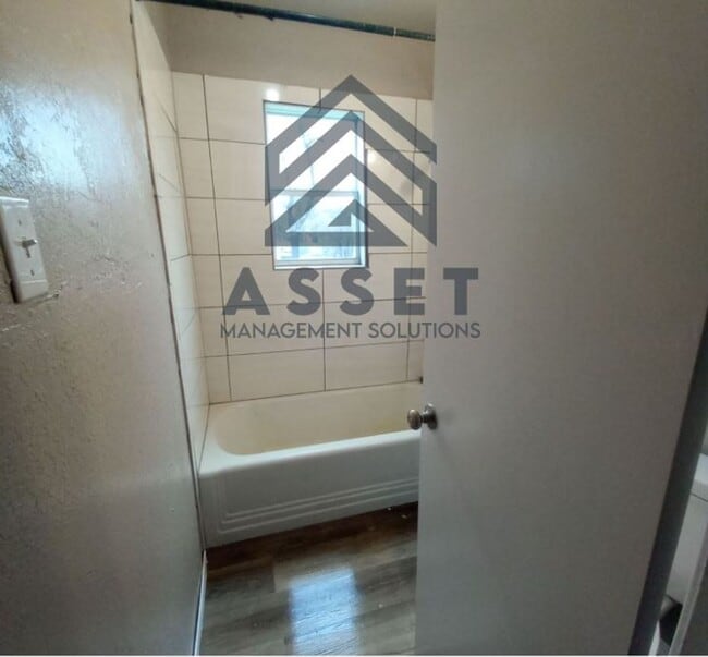 Building Photo - Cute 2 Bedroom Home Available for Lease & Rent to Own!