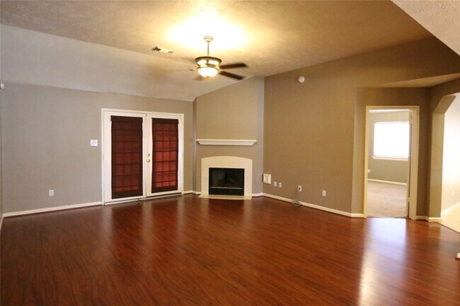 Building Photo - 10811 Burkes Garden Dr
