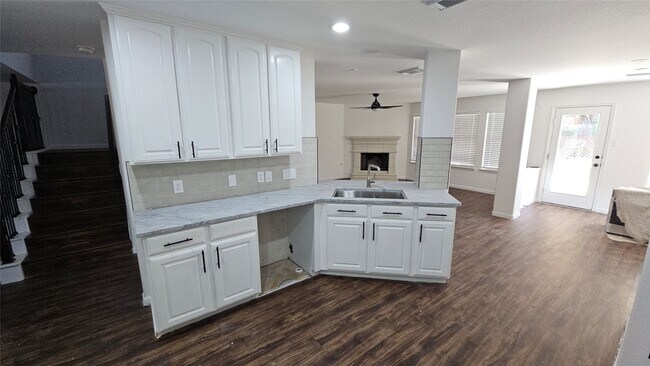 Building Photo - 21123 Amber Crossing Dr