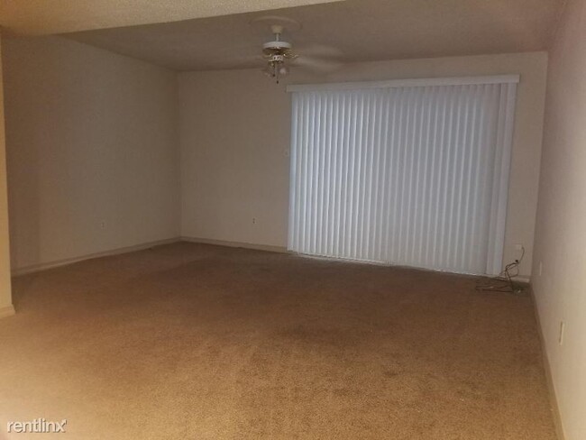 Building Photo - 2 br, 1.5 bath Condo - 4620 Pontchartrain Dr