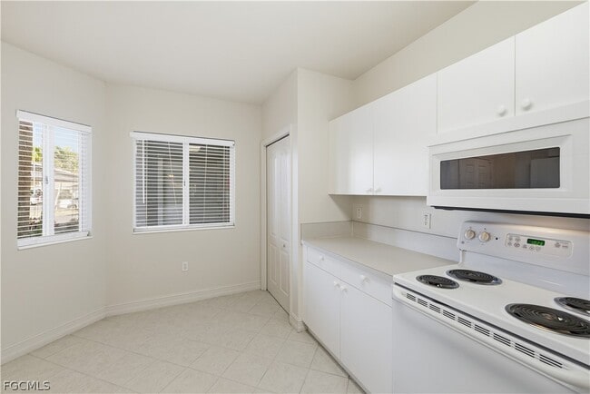 Building Photo - 7823 Regal Heron Cir