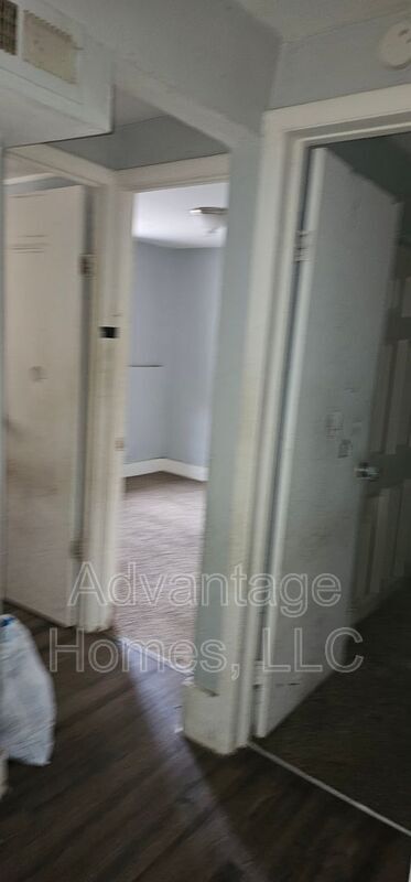Building Photo - 1015 N Scott Ave