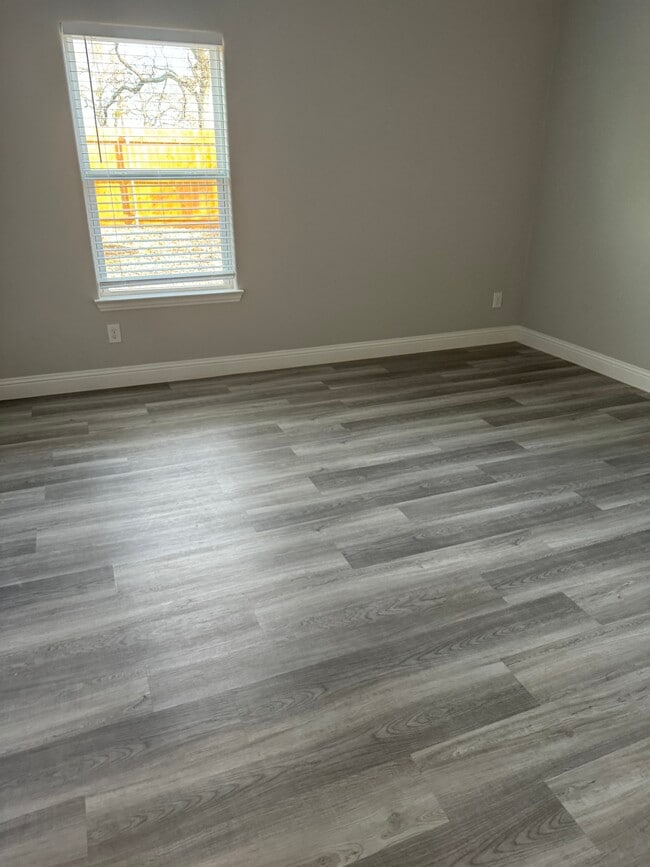 Building Photo - 5905 S Hampshire Blvd